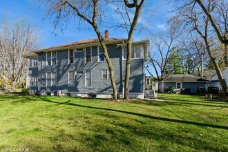 329 W Maple Ave in Libertyville, IL - Building Photo - Building Photo