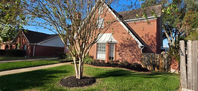 14810 Charlmont Dr in Houston, TX - Building Photo - Building Photo