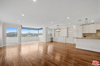 875 Comstock Ave in Los Angeles, CA - Building Photo - Building Photo