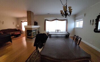 2075 College Green Dr in Elgin, IL - Building Photo - Building Photo