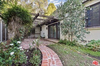 23057 Sylvan St in Los Angeles, CA - Building Photo - Building Photo