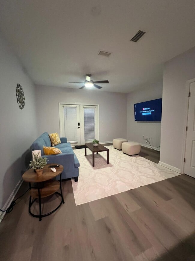 1512 Fieldview Dr in Jacksonville, FL - Foto de edificio - Building Photo