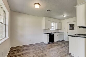 4401 Meadowoak Dr in Midwest City, OK - Building Photo - Building Photo