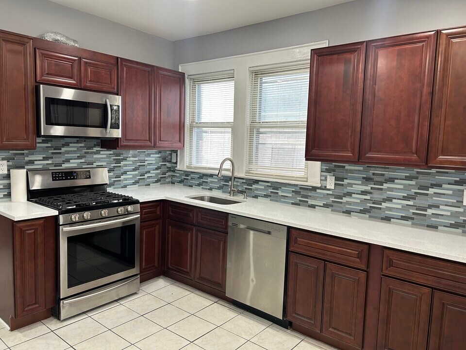 10 Adams St, Unit Rohan Levy in Irvington, NJ - Foto de edificio