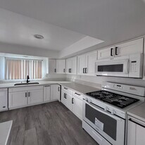 5527 Radford Ave, Unit 4 in Valley Village, CA - Building Photo