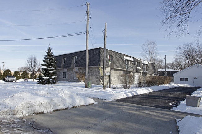 260 N Main St in Walworth, WI - Building Photo - Building Photo