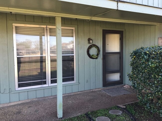 10001 Carlsbad Dr in Shreveport, LA - Building Photo - Building Photo