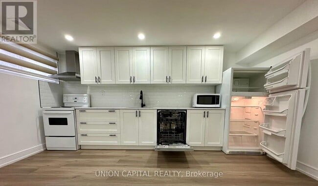 property at 29 Broadlands Blvd