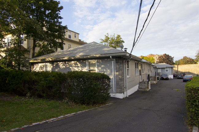 41 Davis Ave in White Plains, NY - Foto de edificio - Building Photo