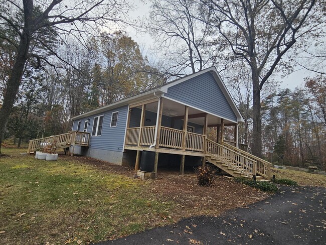 3234 Lowry Rd in Columbia, VA - Building Photo - Building Photo