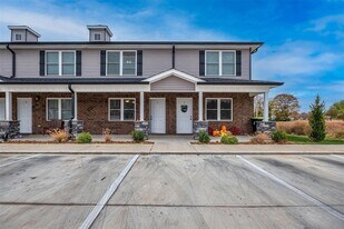 100 Commerce St in Elkton, KY - Building Photo