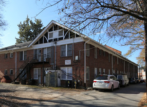 Roane Oaks Apartments in Atlanta, GA - Building Photo - Building Photo