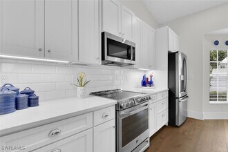 2124 Paget Cir in Naples, FL - Foto de edificio - Building Photo