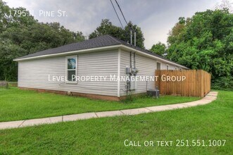 1795 N Pine St in Foley, AL - Building Photo - Building Photo