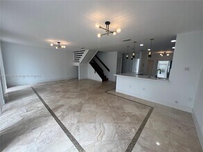 9948 NW 43rd Terrace in Doral, FL - Building Photo - Building Photo