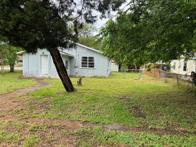 605 Center Ave in Holly Hill, FL - Building Photo - Building Photo