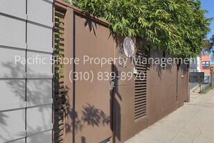 545 1/2 Rose Ave, Unit 545.5 in Venice, CA - Building Photo