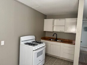 915 Sams Dr in San Antonio, TX - Building Photo - Building Photo