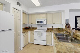1180 Wildwood Lakes Blvd in Naples, FL - Building Photo - Building Photo