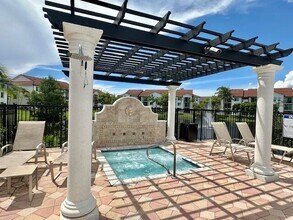 402 Villa Cir in Boynton Beach, FL - Building Photo - Building Photo