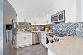 716 NE 17th Rd in Fort Lauderdale, FL - Building Photo - Building Photo