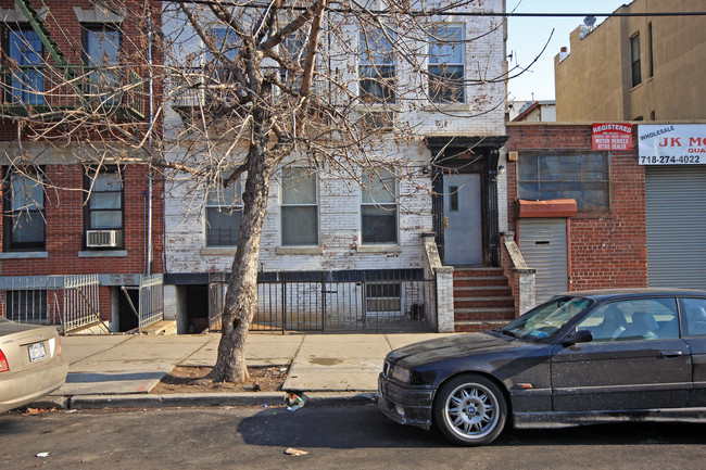 12-31 31st Ave in Long Island City, NY - Foto de edificio - Building Photo