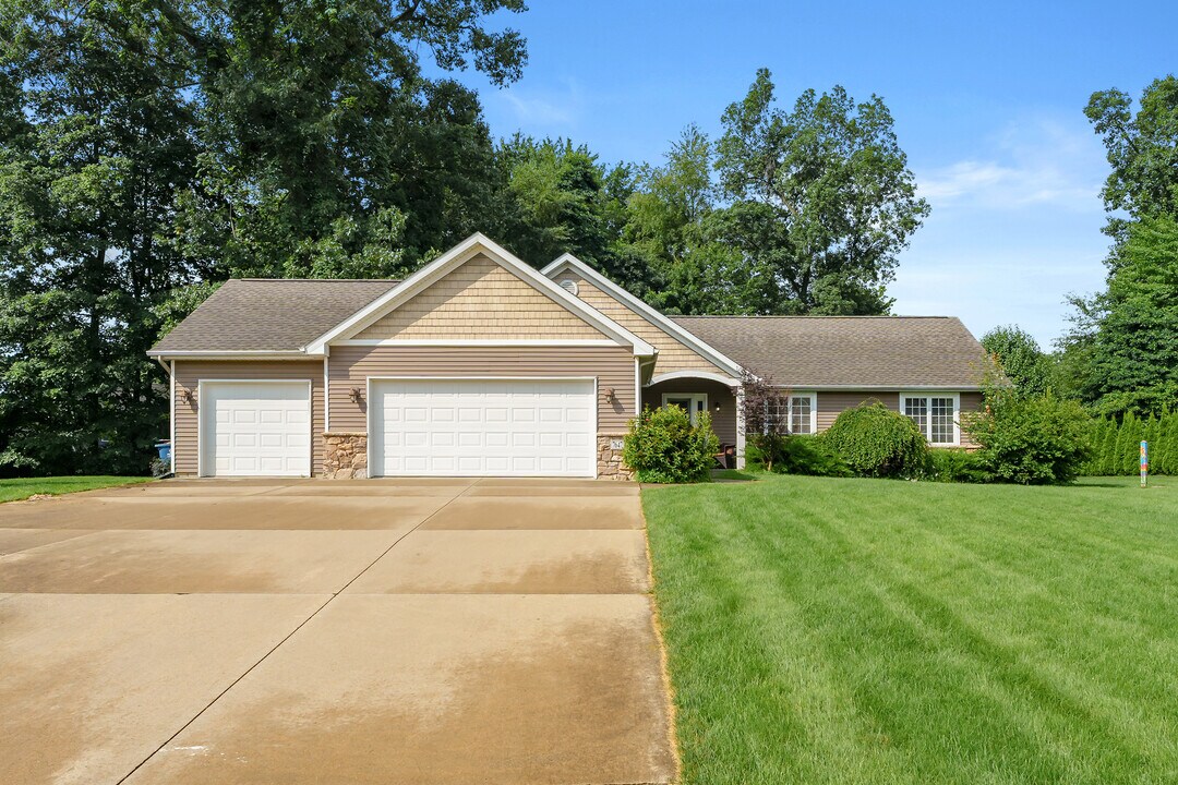 7647 Texas Heights Ave in Kalamazoo, MI - Foto de edificio