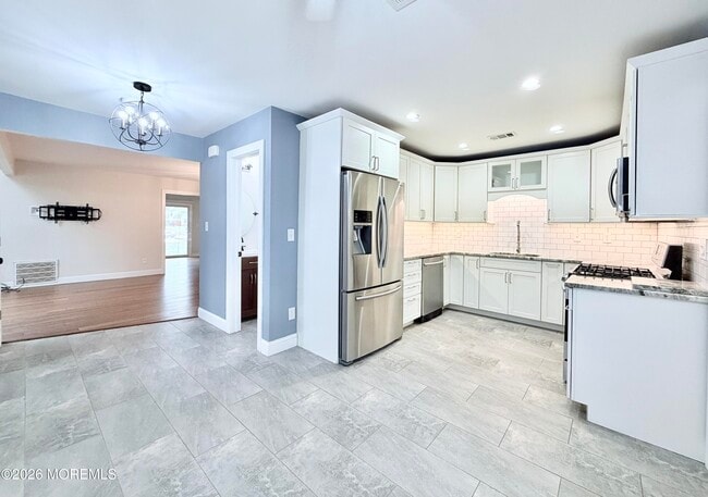 7 Longfellow Ct in Freehold, NJ - Building Photo - Building Photo