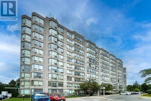 175 Cedar Ave in Richmond Hill, ON - Building Photo