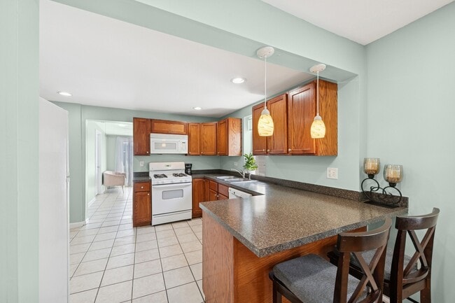 2727 N Artesian Ave, Unit 2