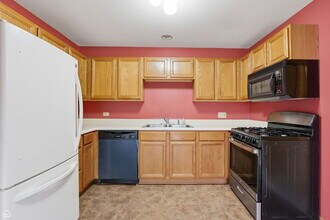 490 Westwood Ct in Crystal Lake, IL - Building Photo - Building Photo