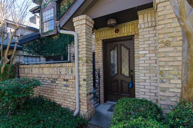 10819 Crown Colony Dr in Austin, TX - Building Photo - Building Photo