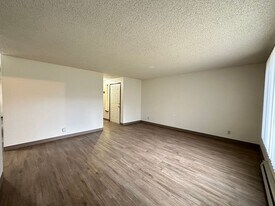 3708 W 6th Ave in Kennewick, WA - Building Photo