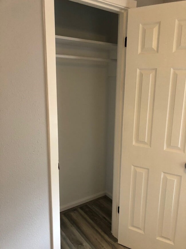 503 Willow Ave in Cleveland, TX - Building Photo - Building Photo