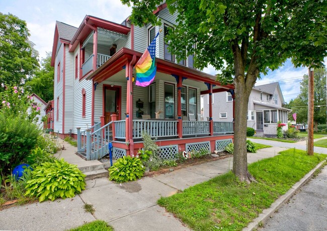 property at 9 Green Ridge Pl