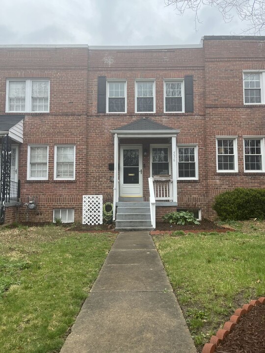 536 E Nelson Ave in Alexandria, VA - Building Photo