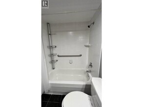 737 Robinson St in Coquitlam, BC - Building Photo - Building Photo