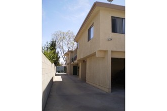 22607 14th St in Newhall, CA - Building Photo - Building Photo