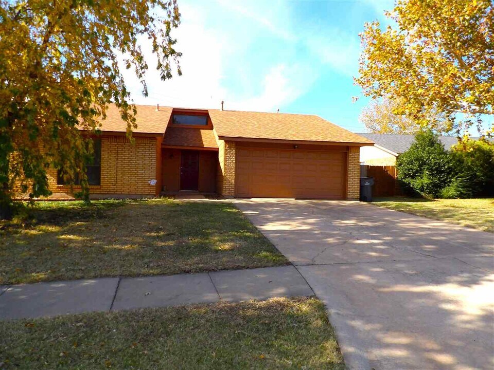 813 SW Chaucer Dr in Lawton, OK - Building Photo
