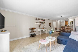 6815 Edgewater Dr in Coral Gables, FL - Building Photo - Building Photo