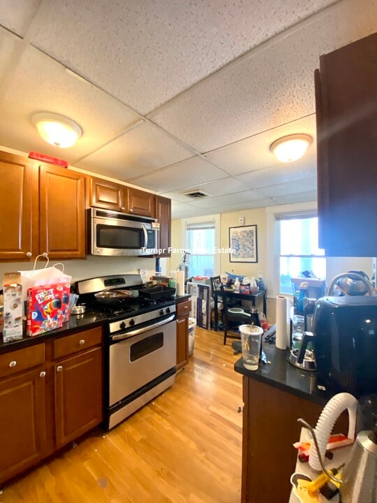 363 Beacon St, Unit 1 in Somerville, MA - Foto de edificio