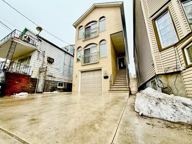 91 W 20th St in Bayonne, NJ - Building Photo - Building Photo