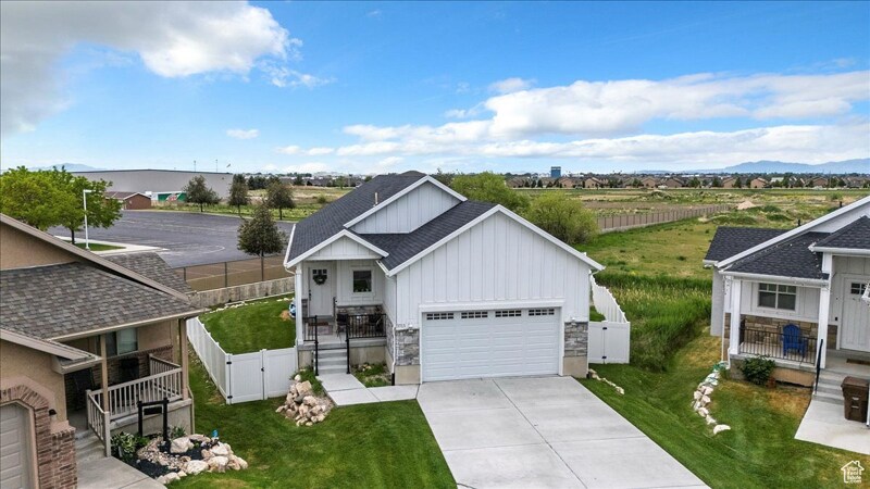 1015 W 3000 N in Pleasant View, UT - Foto de edificio