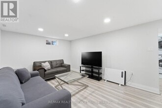 1305 Consort Crescent in Burlington, ON - Building Photo - Building Photo