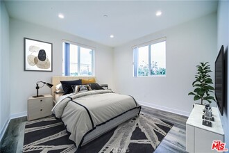 617 W 54th St in Los Angeles, CA - Foto de edificio - Building Photo