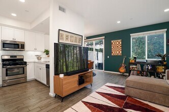 7602 N Courage Way in Los Angeles, CA - Building Photo - Building Photo