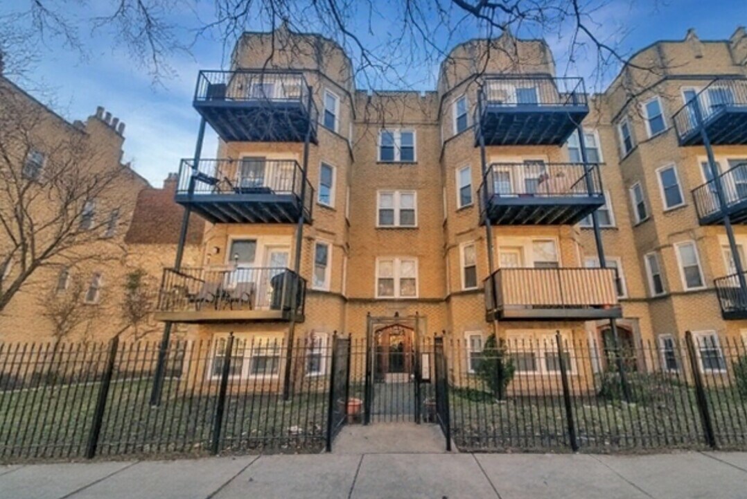 2531 W Berwyn Ave in Chicago, IL - Building Photo