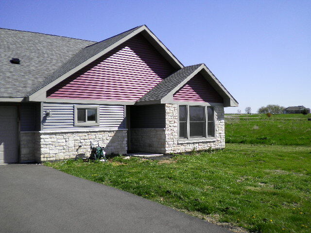1300 146th Ave in New Richmond, WI - Foto de edificio - Building Photo