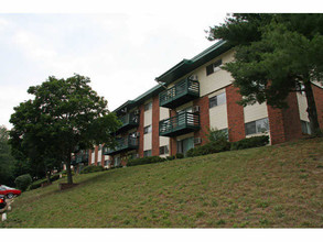 Westchester Woods Apartments in Kalamazoo, MI - Foto de edificio - Building Photo