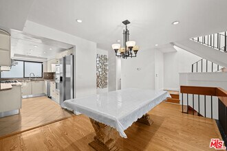 357 S El Camino Dr in Beverly Hills, CA - Building Photo - Building Photo